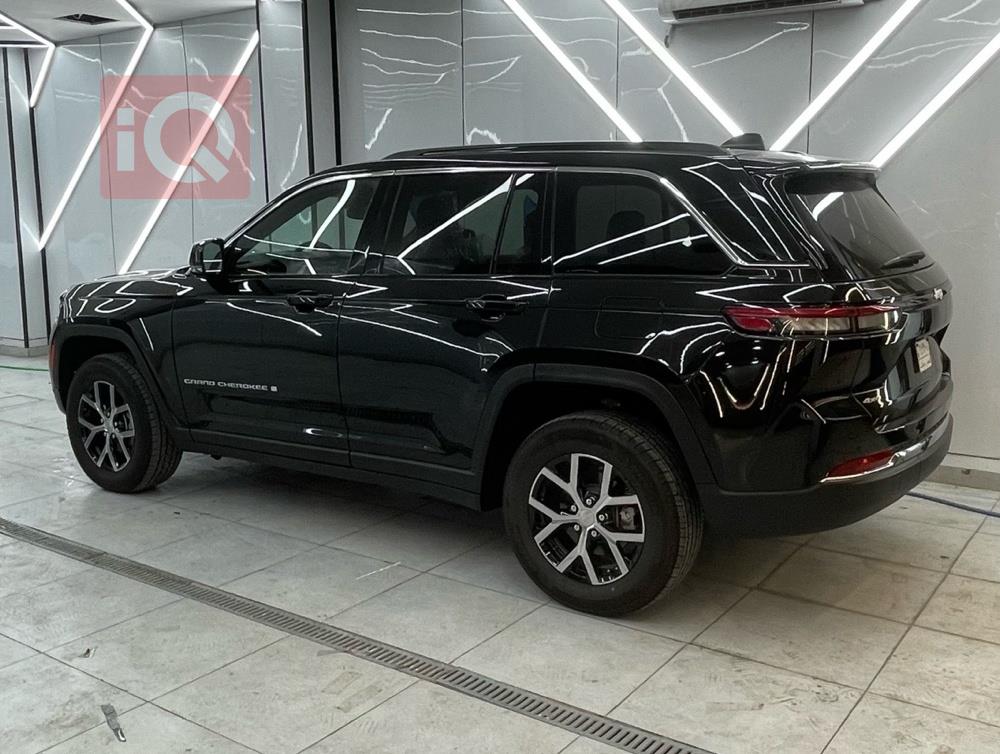 جیپ گراند شیرۆکی